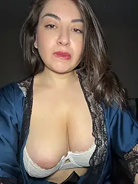 Lovynna online show from May 3, 2026, 7:06 pm