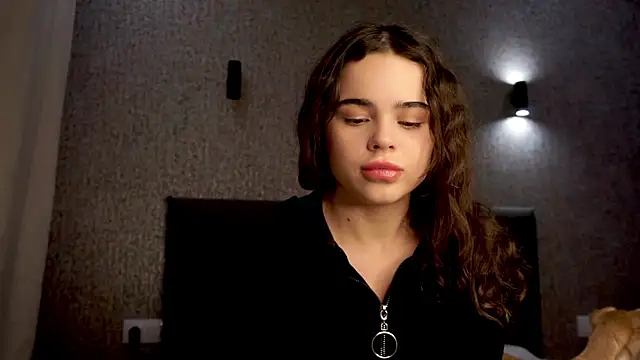 Snapshot of lindaTT chatting on November 27, 2025, 1:11 pm lindaTT online show from November 27, 2025, 1:11 pm