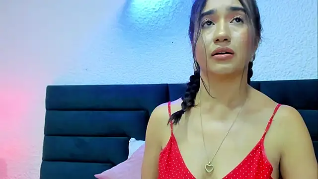 VictoriaRouge  online show from June 2, 2026, 10:32 pm