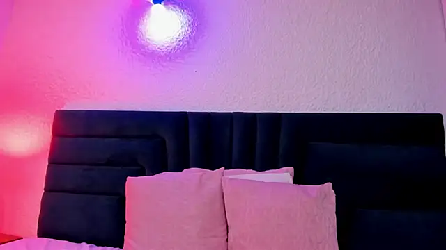 VictoriaRouge  online show from April 28, 2026, 2:27 am
