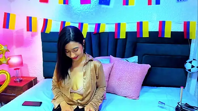 VictoriaRouge  online show from June 21, 2026, 10:59 pm