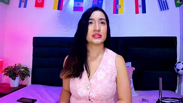 Snapshot of VictoriaRouge_ chatting on July 16, 2026, 8:39 pm VictoriaRouge online show from July 16, 2026, 8:39 pm
