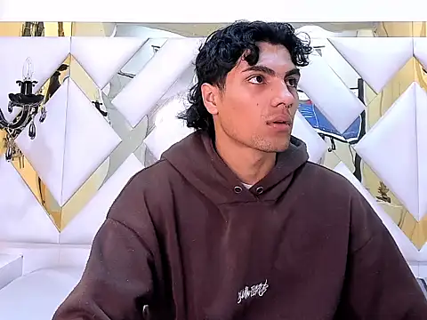 MattFiore online show from December 16, 2025, 11:58 am