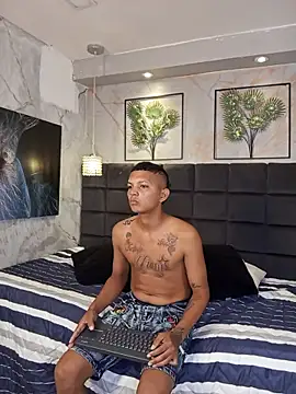 lia blacked online show from November 14, 2025, 4:21 pm