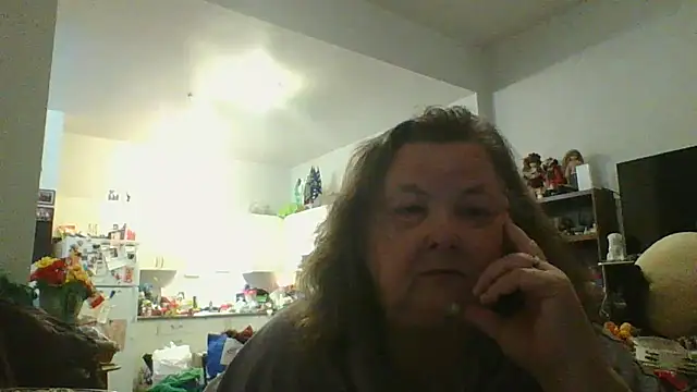 Snapshot of TiguhguhrsRose chatting on November 18, 2025, 3:32 am TiguhguhrsRose online show from November 18, 2025, 3:32 am