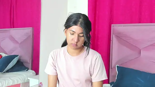 Snapshot of Hopemoretti chatting on May 15, 2026, 1:58 am Hopemoretti online show from May 15, 2026, 1:58 am