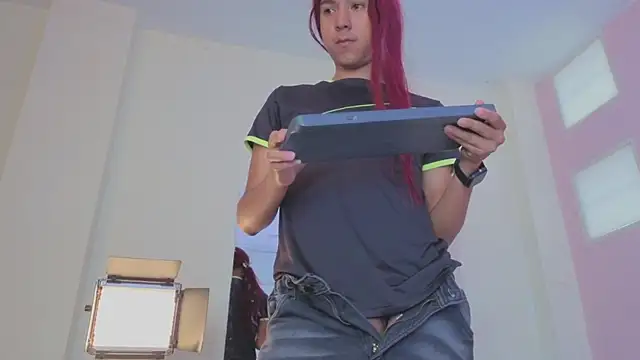 Hopemoretti online show from March 22, 2026, 2:51 pm