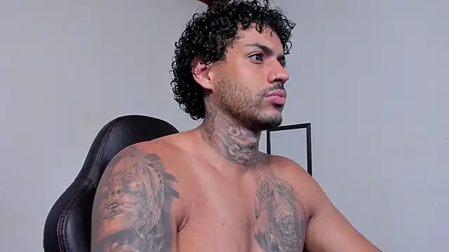 Snapshot of LuigiVitale_1 chatting on April 29, 2026, 4:27 am LuigiVitale 1 online show from April 29, 2026, 4:27 am