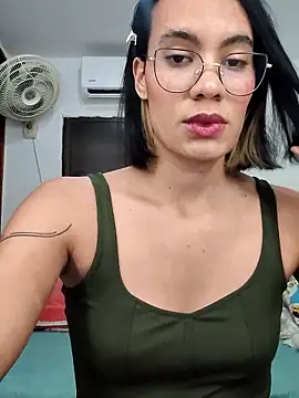 Mia saaenz online show from November 17, 2025, 10:36 pm