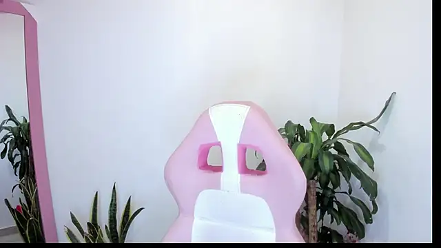 Snapshot of SOFIA_SWEETT22 chatting on December 5, 2025, 1:21 pm SOFIA SWEETT22 online show from December 5, 2025, 1:21 pm