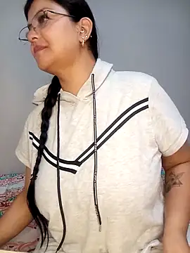 CelesteAlvarez1989 online show from January 14, 2026, 6:17 am