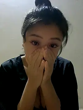 Snapshot of sara-xx chatting on December 1, 2025, 3:13 pm sara-xx online show from December 1, 2025, 3:13 pm