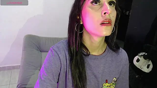 Snapshot of Isabella_Hillss chatting on July 22, 2026, 11:07 pm Isabella Hillss online show from July 22, 2026, 11:07 pm