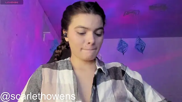 scarlethowens1 online show from December 21, 2025, 7:43 am