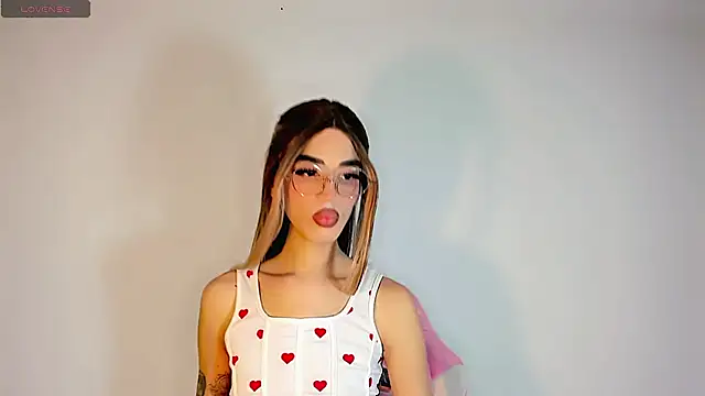 LeslieAmor1 online show from November 19, 2025, 9:20 am