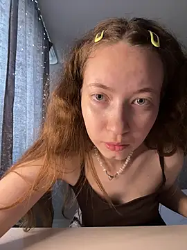 Snapshot of Holy_Poly chatting on March 23, 2026, 5:29 am Holy Poly online show from March 23, 2026, 5:29 am