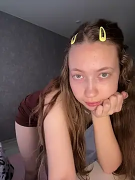 Snapshot of Holy_Poly chatting on March 16, 2026, 5:44 am Holy Poly online show from March 16, 2026, 5:44 am