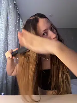 Snapshot of Holy_Poly chatting on March 10, 2026, 5:22 am Holy Poly online show from March 10, 2026, 5:22 am