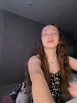 Snapshot of Holy_Poly chatting on March 11, 2026, 5:34 am Holy Poly online show from March 11, 2026, 5:34 am