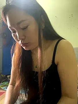 Snapshot of ryry-cute chatting on November 18, 2025, 3:32 am ryry-cute online show from November 18, 2025, 3:32 am