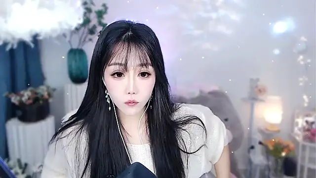 Laura 520 online show from November 29, 2025, 5:51 am