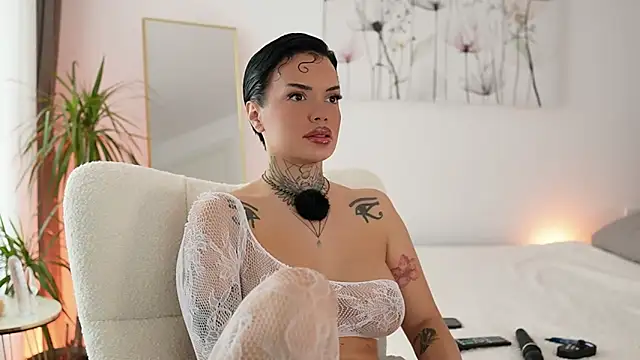 BriannaXmoon online show from December 1, 2025, 11:33 am