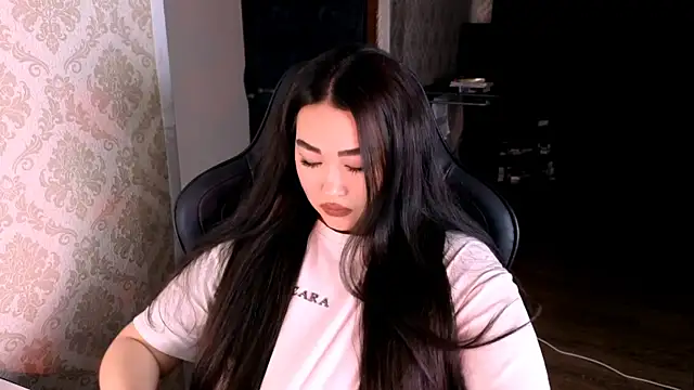 Snapshot of Emma_Uilson chatting on May 16, 2026, 11:04 pm Emma Uilson online show from May 16, 2026, 11:04 pm