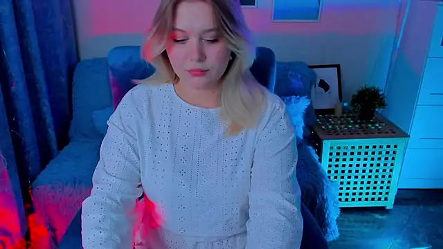 Snapshot of LouiseMous chatting on December 3, 2025, 10:09 pm LouiseMous online show from December 3, 2025, 10:09 pm