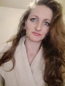 CrazyMaya39 online show from April 26, 2026, 10:40 pm