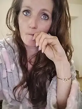 CrazyMaya39 online show from May 2, 2026, 8:19 am