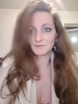 CrazyMaya39 online show from April 22, 2026, 9:32 pm
