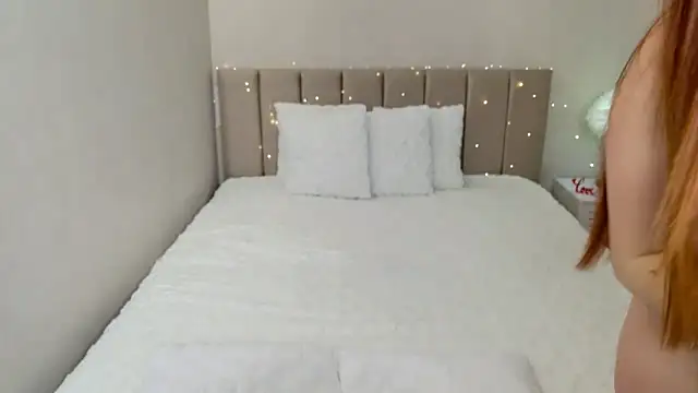 Snapshot of EllieSin chatting on March 7, 2026, 8:21 am EllieSin online show from March 7, 2026, 8:21 am