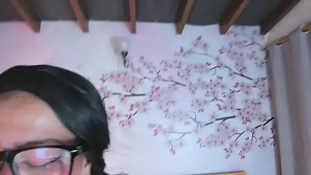 Snapshot of Laura_Torress chatting on May 21, 2026, 3:04 am Laura Torress online show from May 21, 2026, 3:04 am