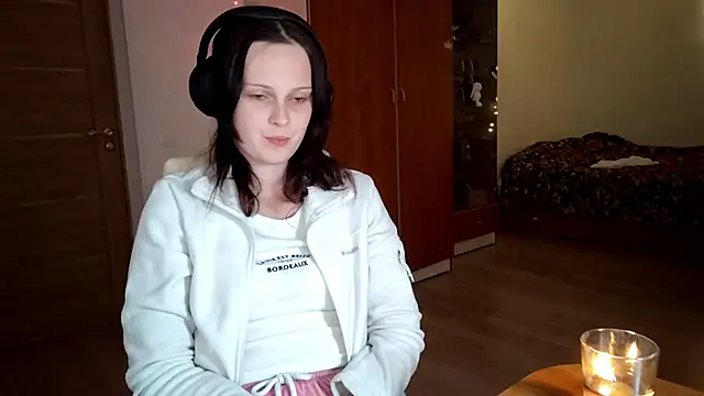 Snapshot of LouiseMarengo chatting on November 17, 2025, 5:39 pm LouiseMarengo online show from November 17, 2025, 5:39 pm