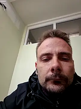 Gregorywhitelegs online show from April 22, 2026, 10:44 am