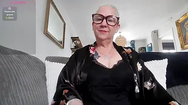 Snapshot of missyb_x chatting on March 17, 2026, 9:45 am missyb x online show from March 17, 2026, 9:45 am