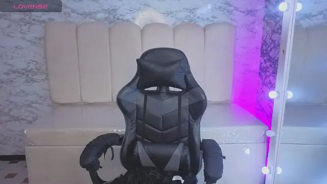 Maleja v  online show from November 20, 2025, 1:23 pm