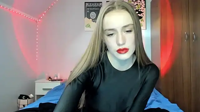 tinyglow online show from May 3, 2026, 7:50 pm