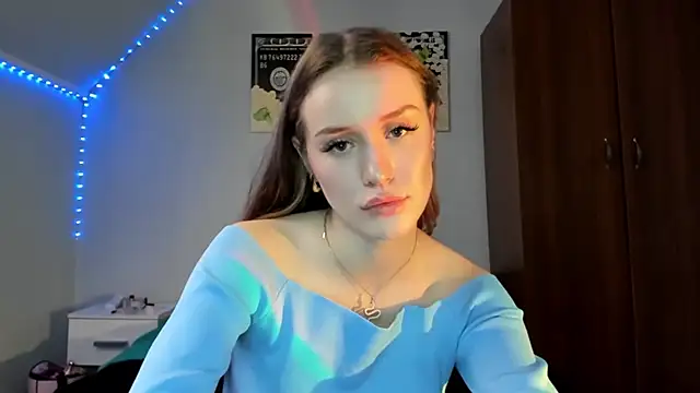 tinyglow online show from February 25, 2026, 8:52 pm