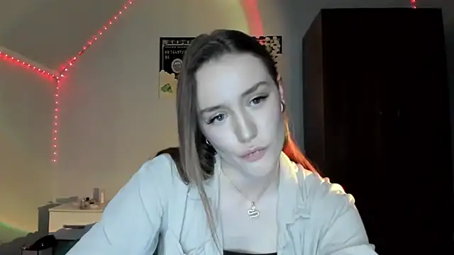 Snapshot of tinyglow chatting on December 4, 2025, 5:01 pm tinyglow online show from December 4, 2025, 5:01 pm