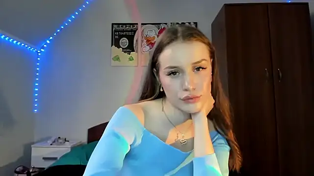 Snapshot of tinyglow chatting on December 3, 2025, 4:50 pm tinyglow online show from December 3, 2025, 4:50 pm