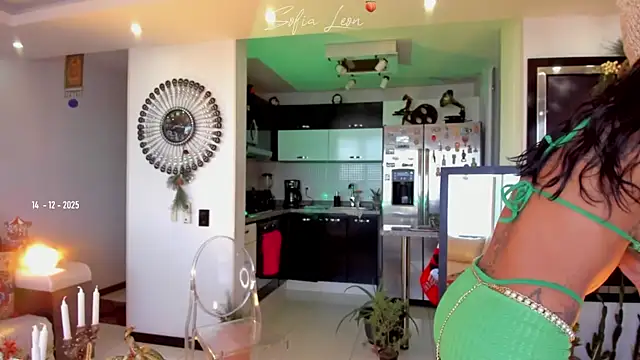 sofiasexhot online show from December 14, 2025, 1:17 pm