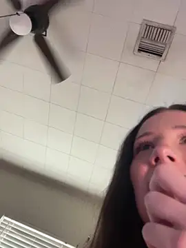 imemmarae online show from November 20, 2025, 8:09 pm