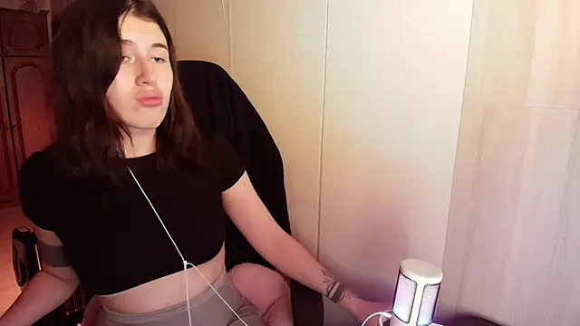 KristinaScott online show from February 23, 2026, 6:08 pm