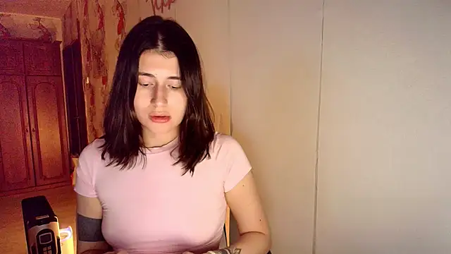 KristinaScott online show from February 4, 2026, 4:46 pm