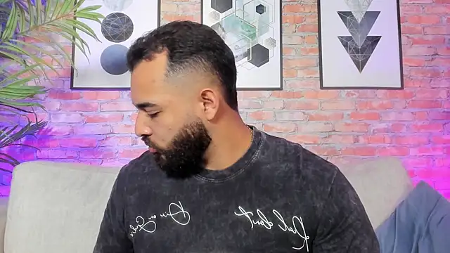 Snapshot of Chris_Varden chatting on December 15, 2025, 7:09 pm Chris Varden online show from December 15, 2025, 7:09 pm