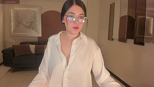 Snapshot of HaileyRoss_ chatting on December 5, 2025, 12:04 pm HaileyRoss online show from December 5, 2025, 12:04 pm