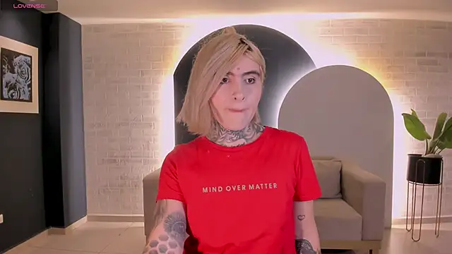 CarlaBrunni online show from February 3, 2026, 4:21 am