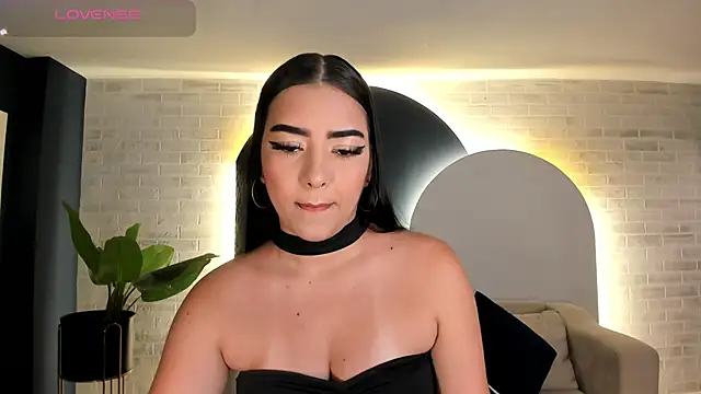 Snapshot of SophieLanne chatting on December 14, 2025, 4:08 am SophieLanne online show from December 14, 2025, 4:08 am