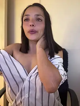 LaraDanverss online show from May 25, 2026, 9:24 pm